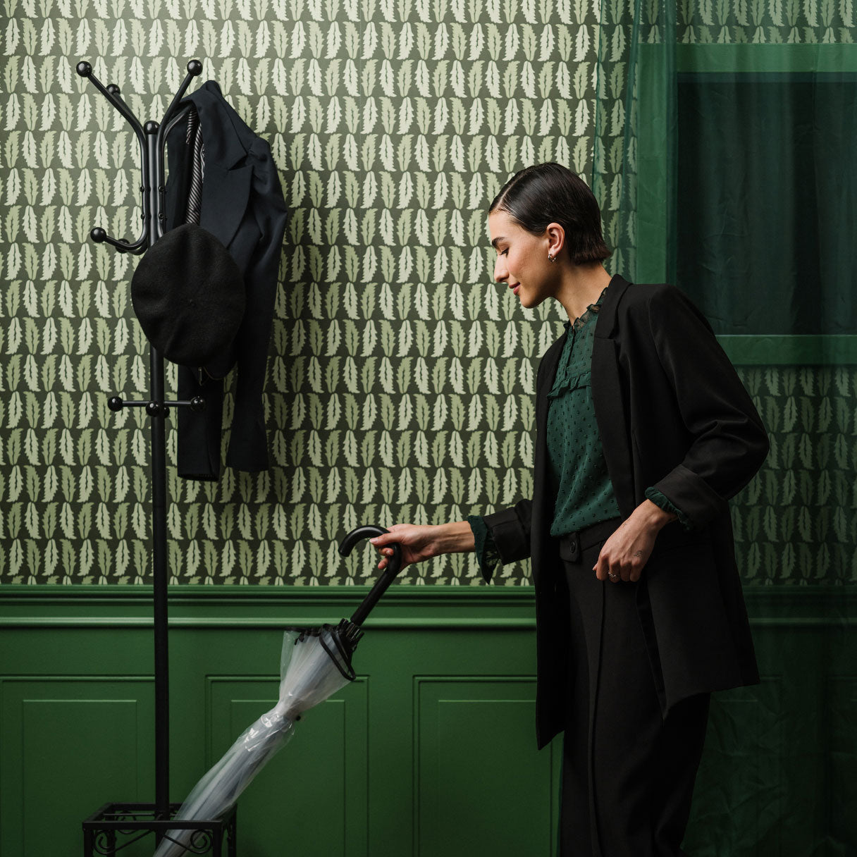 Dark green Sweet Chestnut wallpaper